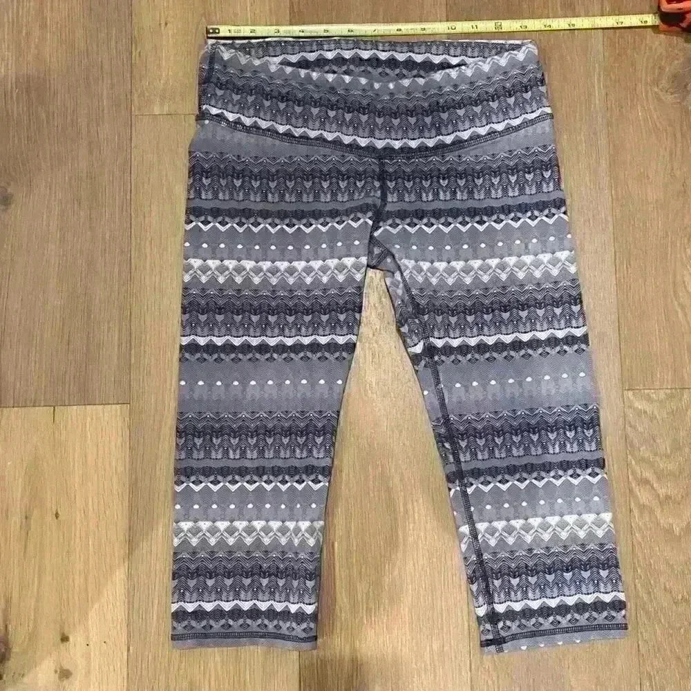 ALO YOGA Aztec Print Knee Length Leggings - Gently Worn - Great Condition